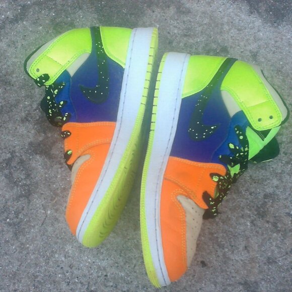 Multicolor Jordan Kid's Air Jordan 1 Mid SE  size 5.5 - Picture 2 of 5